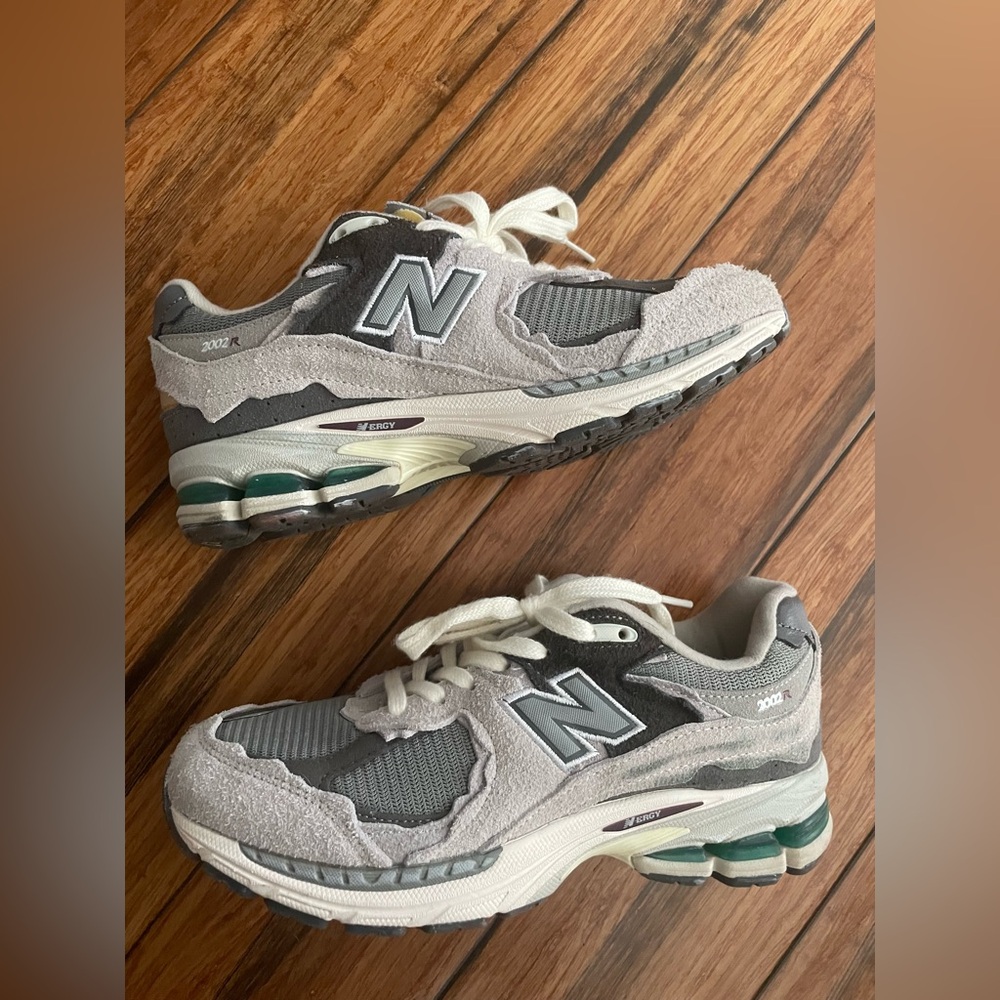 New Balance 2002R